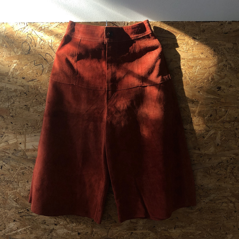Orange leather short pants